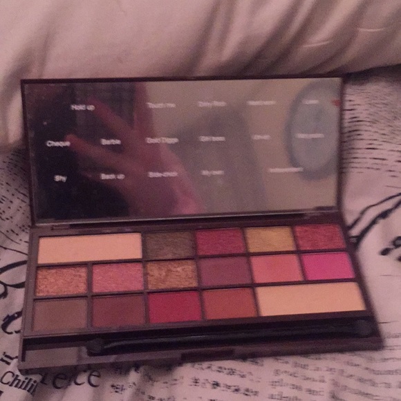 Revolution Rose Gold Chocolate Eyeshadow Pallet - Picture 3 of 4